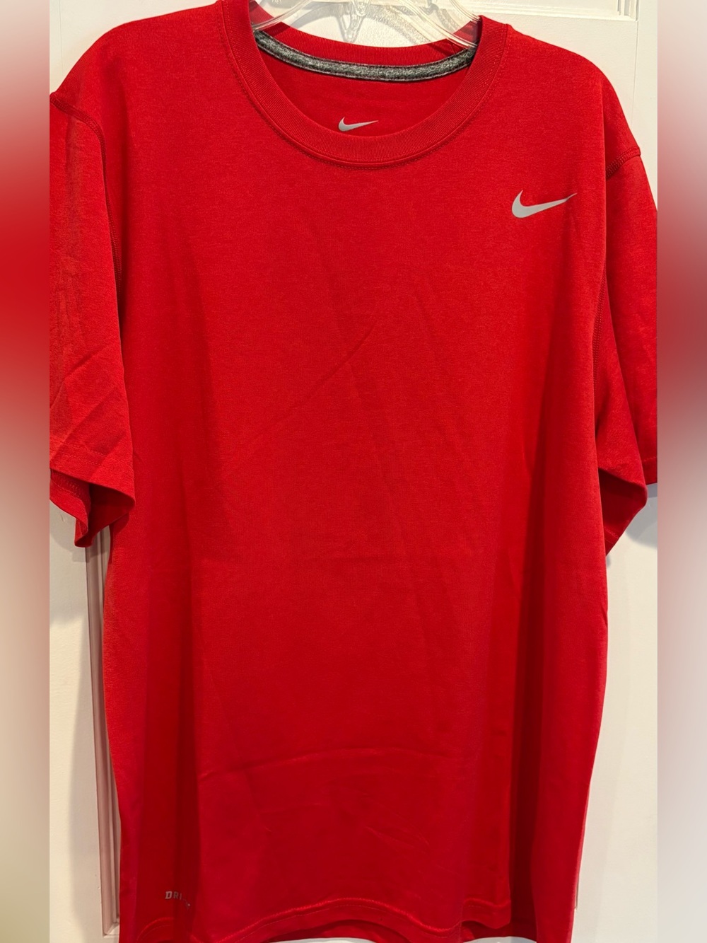 Men’s Nike Red Short Sleeve Performance Tee. Size M